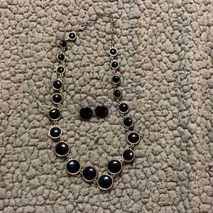 Source Unknown Black and Gold Necklace Set